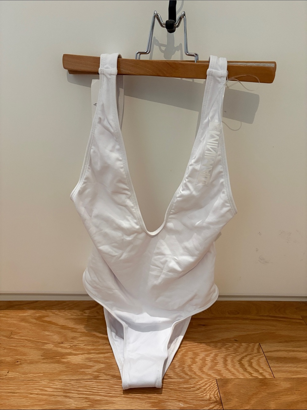 Minimale Animale White Deep V One-Piece Bandeau